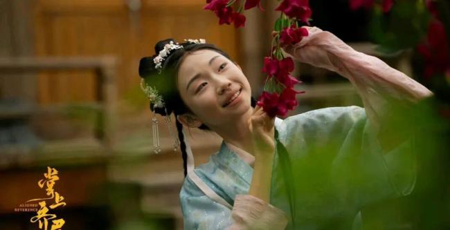 濮存昕发文接济外孙女指摘区翻车 颜值争议激勉收集热议