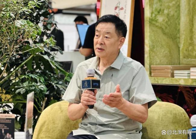 濮存昕发文接济外孙女指摘区翻车 颜值争议激勉收集热议